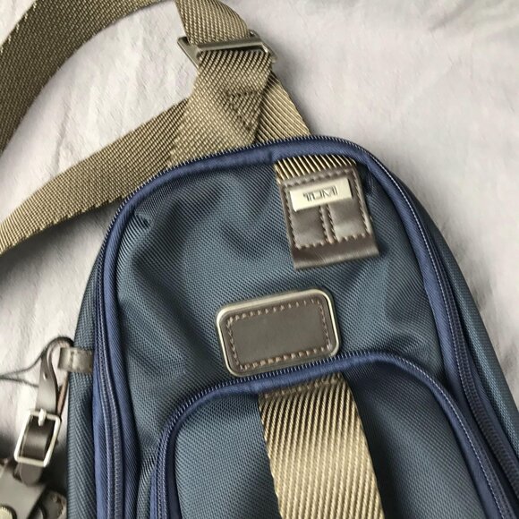 TUMI SLING BAG In blue - Picture 2 of 11